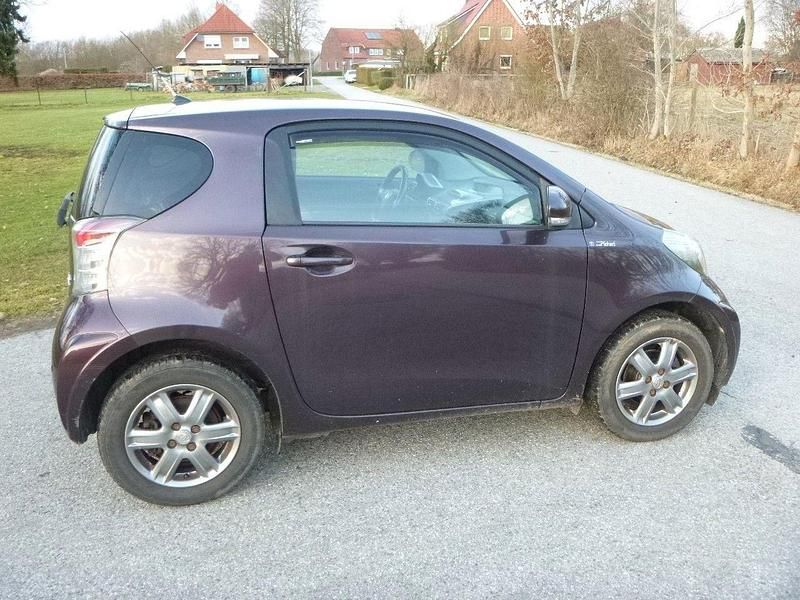 Gebraucht Toyota iQ 90 PS (66 kW) 2009 Violet Kleinwagen