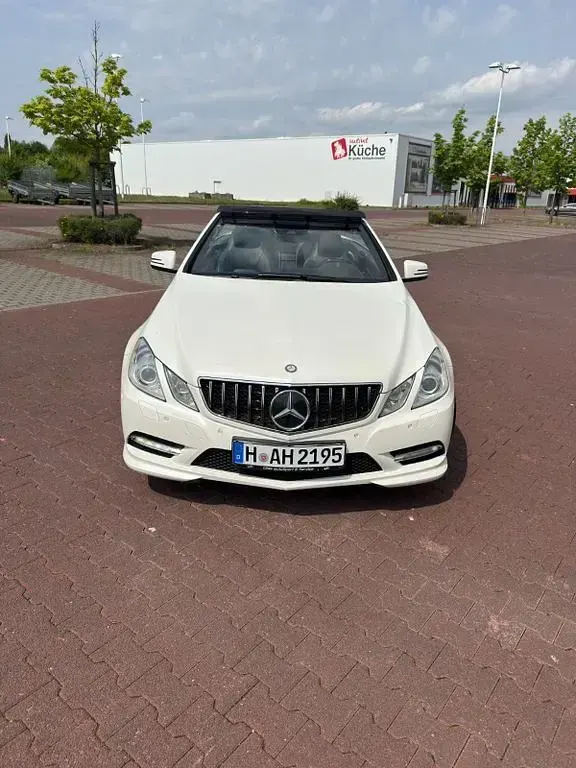 Gebraucht Mercedes E250 204 PS (150 kW) 2012 Weiß Cabrio