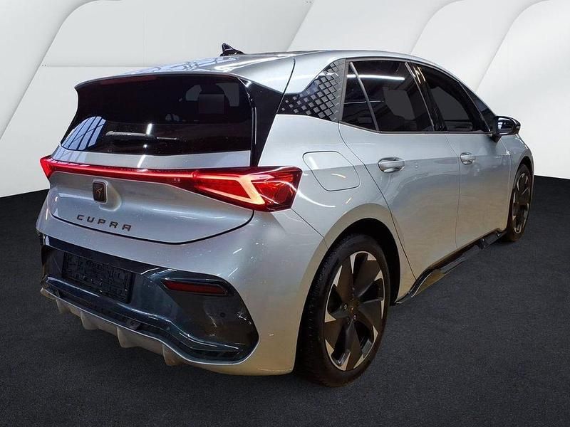 Gebraucht Cupra Born e-Boost 169 kW (231 PS) 2025 Geysirsilber Kleinwagen