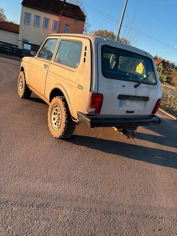 Second-hand Lada niva 83 CP (61 kW) 2007 Andere farben SUV