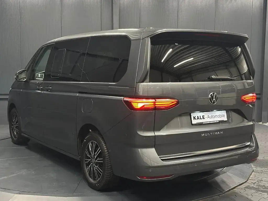 Gebraucht VW Multivan Style 150 PS (110 kW) 2025 Indiumgrau metallic Van / Kleinbus