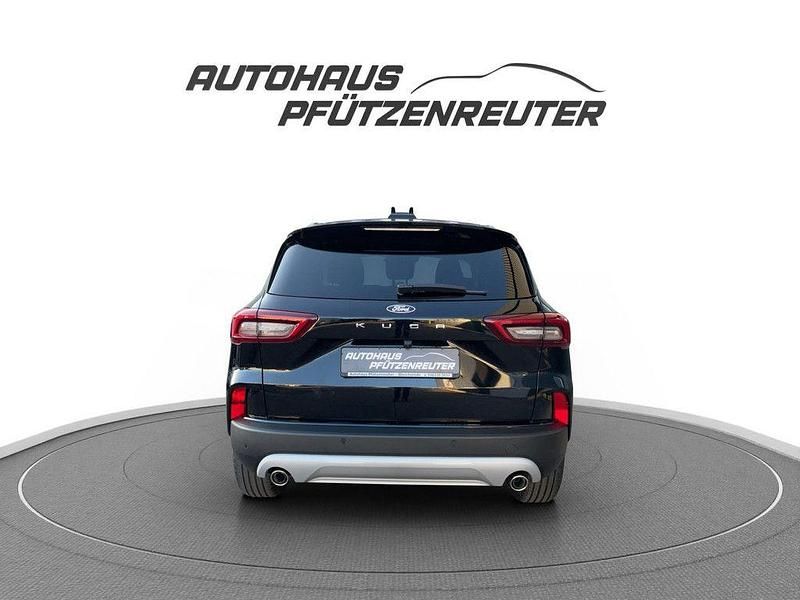 Neu Ford Kuga Titanium 151 PS (111 kW) 2025 Obsidianschwarz metallic SUV