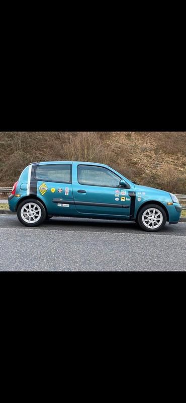 Blau Gebraucht 2002 Renault Clio II Kleinwagen | 2.450 € - Bild 1/4