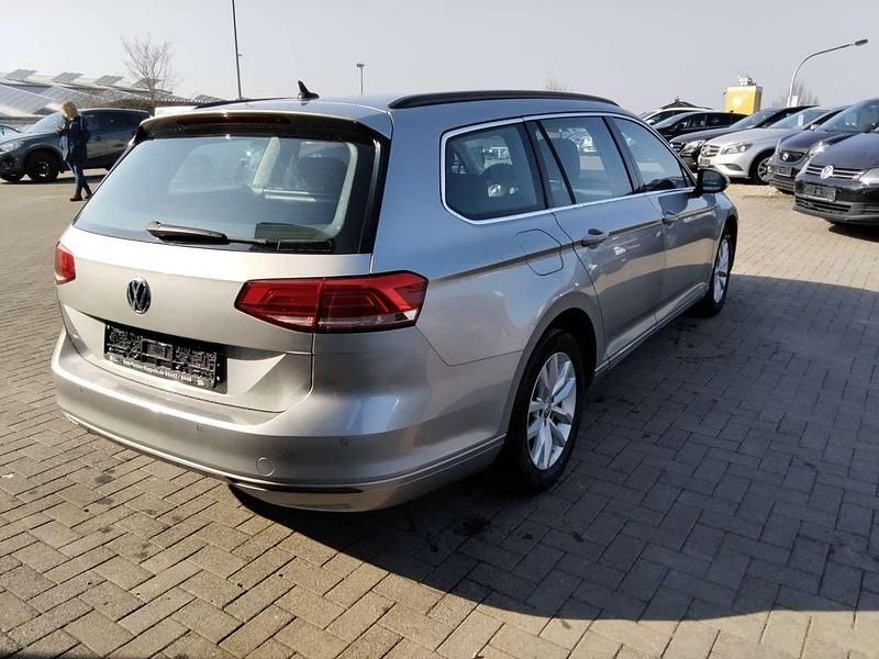 Gebraucht VW Passat Comfortline 150 PS (110 kW) 2014 Tungsten silver metallic Kombi