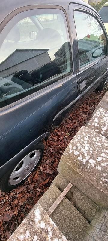 Gebraucht Opel Corsa 60 PS (44 kW) 1998 Schwarz Kleinwagen