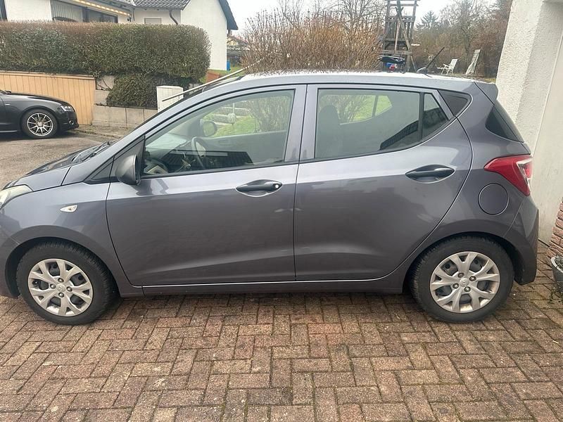Gebraucht Hyundai i10 67 PS (49 kW) 2016 Grau Kleinwagen