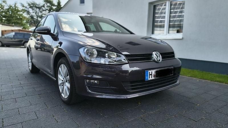 Grau Gebraucht 2016 VW Golf VII LOUNGE Limousine | 8.600 € (Guter Preis) - Bild 1/4