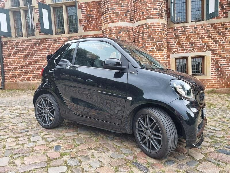 Schwarz Gebraucht 2017 Smart ForTwo Coupé Brabus Cabrio | 12.350 € (Fairer Preis) - Bild 1/4