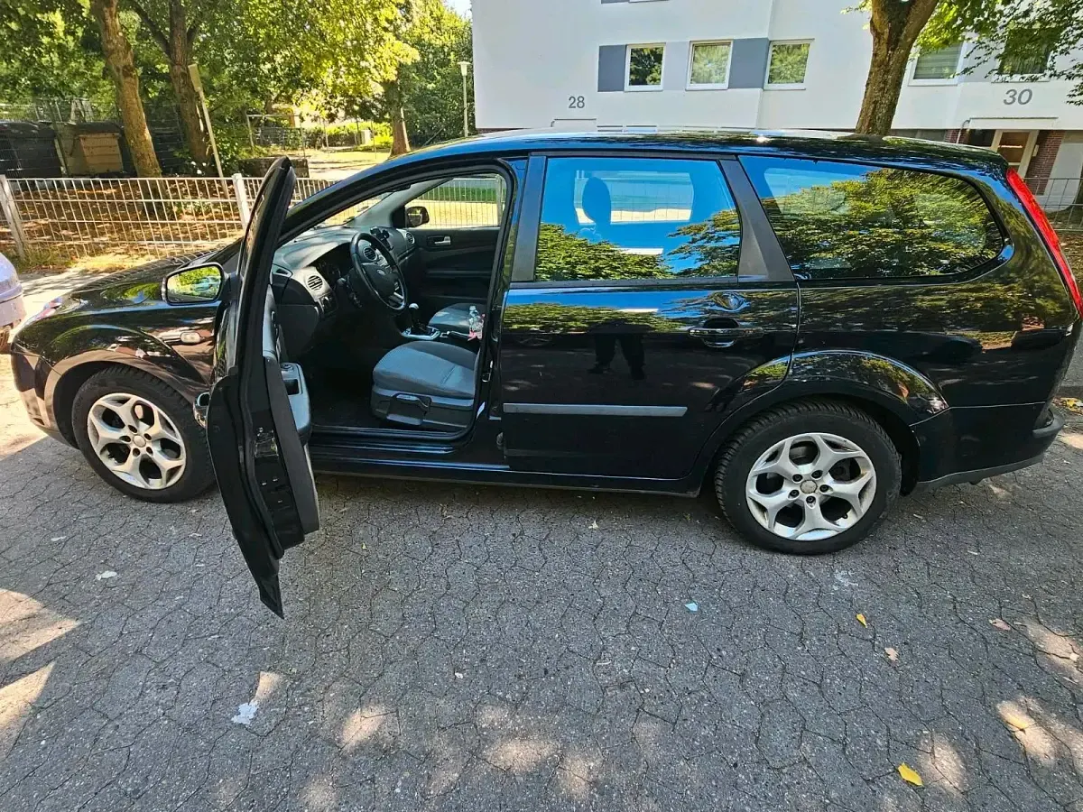 Gebraucht Ford Focus 101 PS (74 kW) 2007 Schwarz Kombi