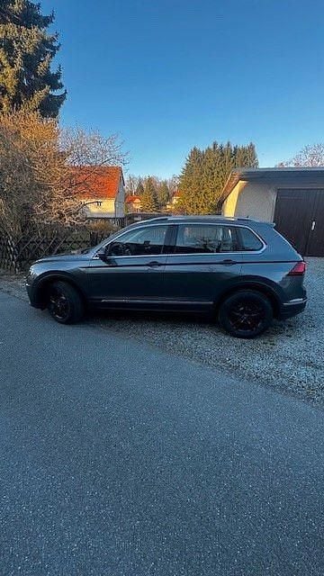 Gebraucht VW Tiguan Highline 150 PS (110 kW) 2019 Grau SUV