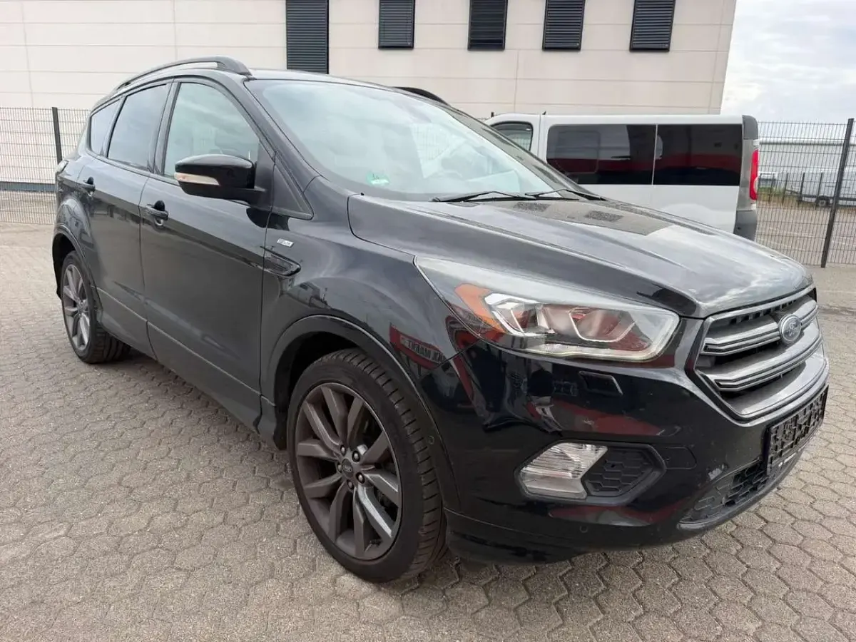 Gebraucht Ford Kuga ST-Line 150 PS (110 kW) 2017 Shadow black SUV