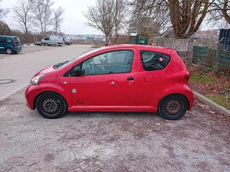 Rot Gebraucht 2006 Toyota Aygo Kleinwagen | 1.300 € (Guter Preis) - Bild 1/4