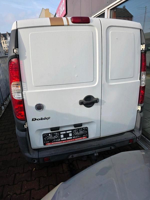 Weiß Gebraucht 2009 Fiat Doblò Van / Kleinbus | 2.700 € (Fairer Preis) - Bild 1/4