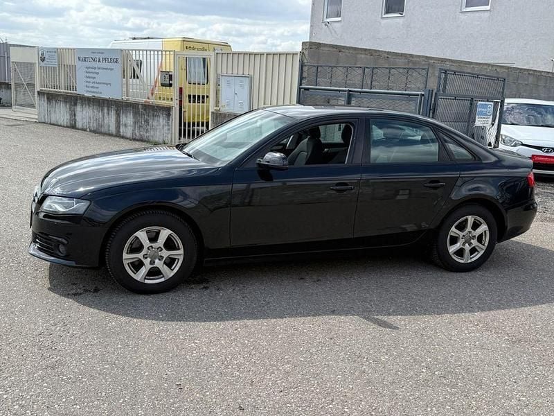 Gebraucht Audi A4 120 PS (88 kW) 2011 Schwarz Limousine
