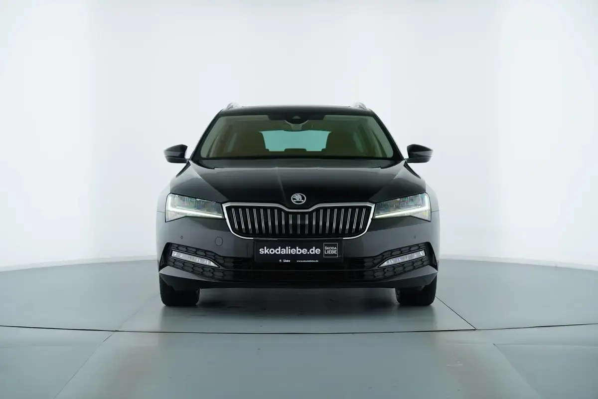 Gebraucht Skoda Superb Ambition 200 PS (147 kW) 2022 Schwarzmagic perleffekt Limousine