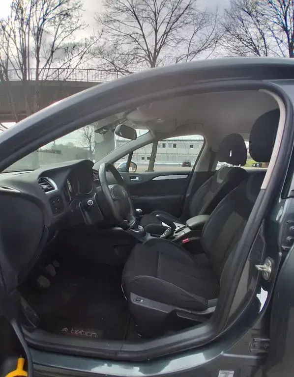 Gebraucht Citroën C4 Attraction 114 PS (83 kW) 2013 Grau Limousine