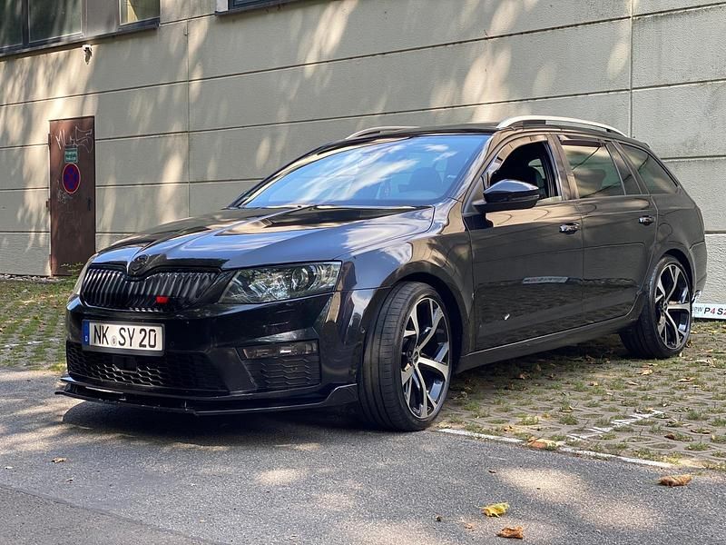 Schwarz Gebraucht 2017 Skoda Octavia vRS Kombi | 14.000 € (Fairer Preis) - Bild 1/4