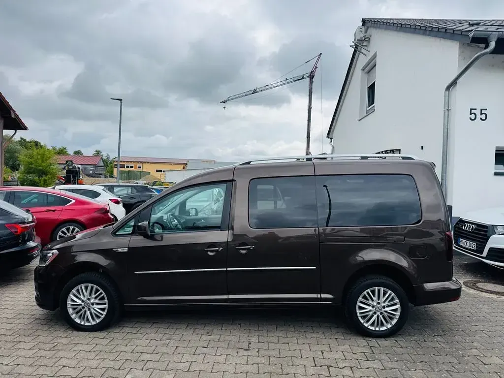 Używany VW Caddy Maxi Highline 150 KM (110 kW) 2017 Brązowy Minivan