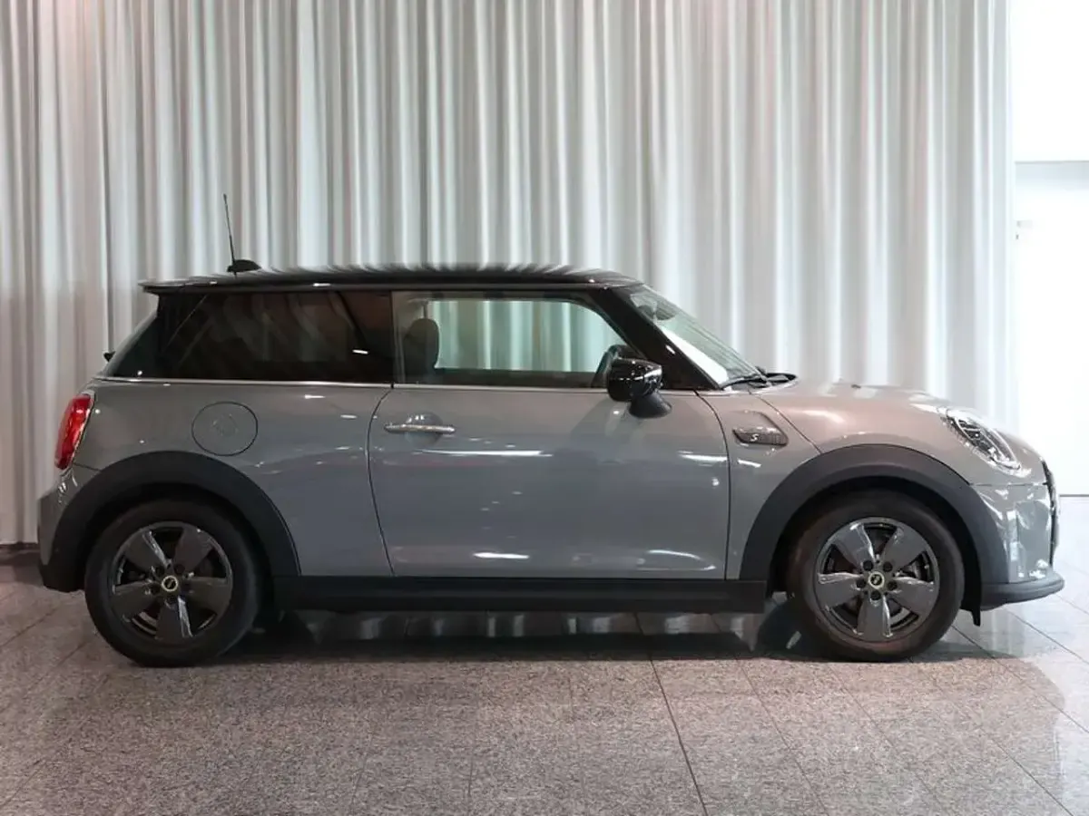 Gebraucht Mini Cooper SE Hatch 135 kW (184 PS) 2022 Moonwalk grey Kleinwagen