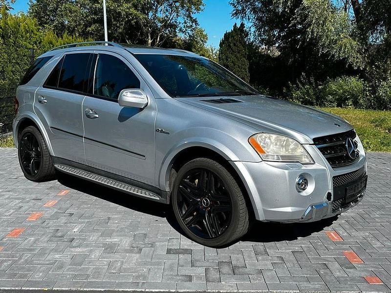 Silber Gebraucht 2010 Mercedes ML63 AMG AMG SUV | 12.499 € - Bild 1/4