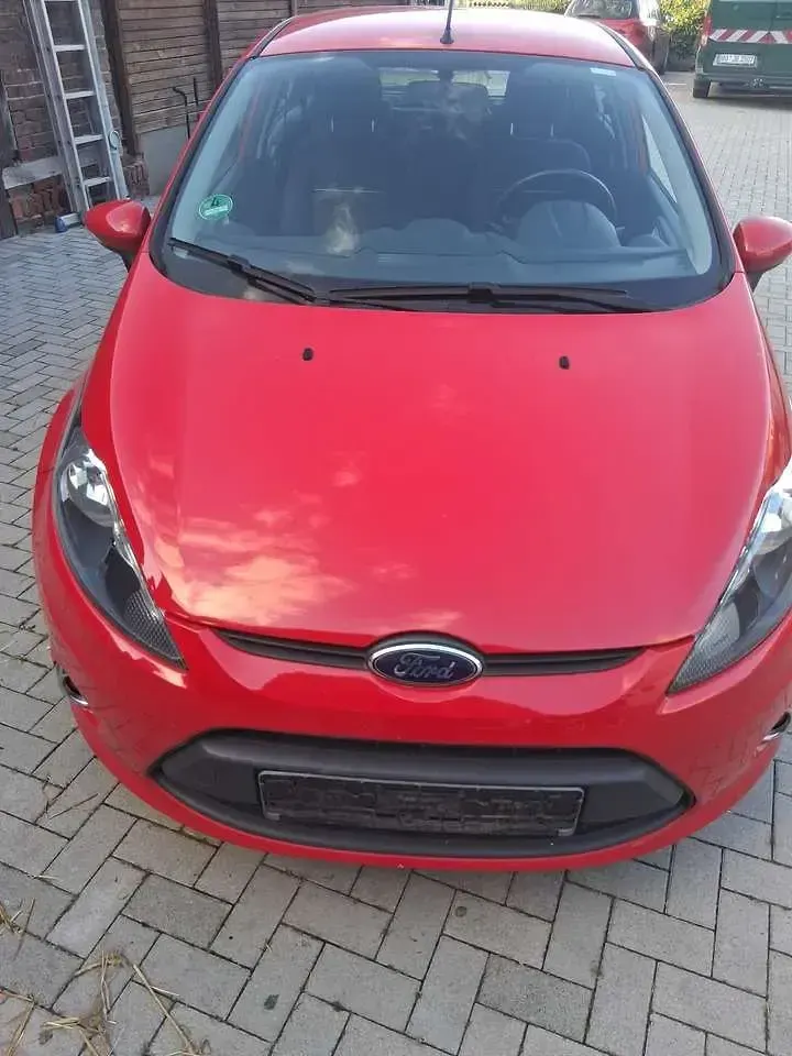 Gebraucht Ford Fiesta Ambiente 60 PS (44 kW) 2012 Rot Limousine
