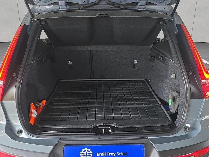 Gebraucht Volvo XC40 129 PS (94 kW) 2023 Grau SUV