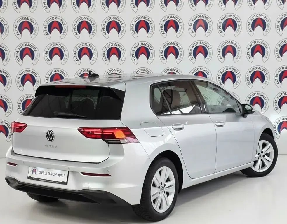 Gebraucht VW Golf VIII Life 116 PS (85 kW) 2023 Silber Limousine