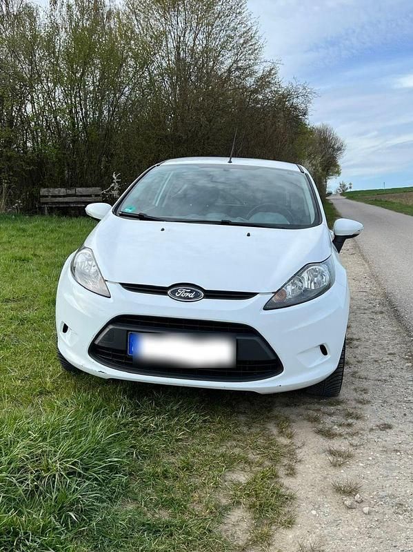 Gebraucht Ford Fiesta 60 PS (44 kW) 2010 Weiß Kleinwagen