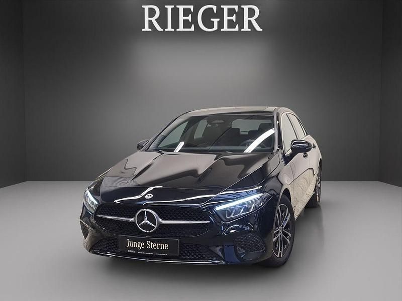 Metalliclack kosmosschwarz (metallic) Gebraucht 2024 Mercedes A180 Progressive Limousine | 33.499 € (Etwas zu teuer) - Bild 1/4