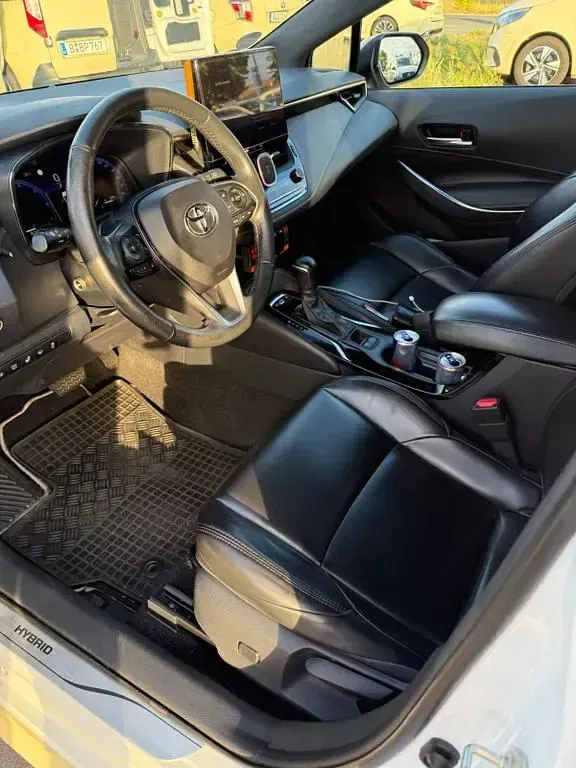 Gebraucht Toyota Corolla Team 140 PS (102 kW) 2023 Weiß Limousine