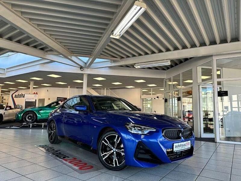 Blau Gebraucht 2024 BMW 1M Shadowline Coupé | 36.950 € - Bild 1/4