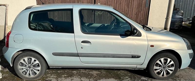 Gebraucht Renault Clio II 58 PS (42 kW) 2001 Silber Kleinwagen