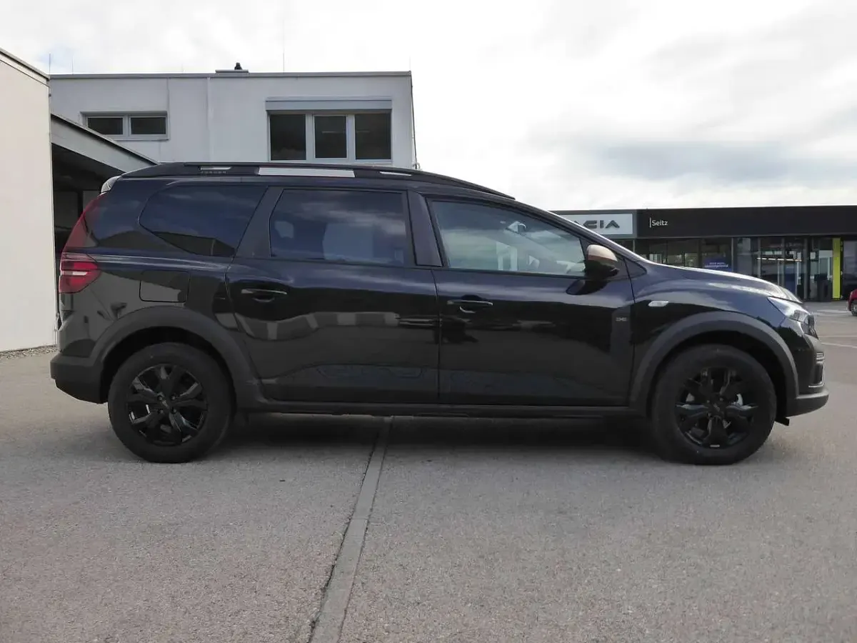 Neu Dacia Jogger Extreme 140 PS (102 kW) 2026 Perlmuttschwarz Van / Kleinbus