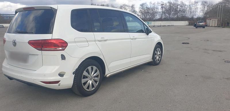 Gebraucht VW Touran 150 PS (110 kW) 2016 Weiß Van / Kleinbus