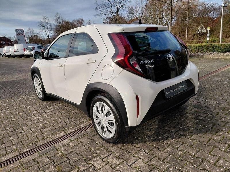 Gebraucht Toyota Aygo X X-play 72 PS (52 kW) 2022 Weiß SUV
