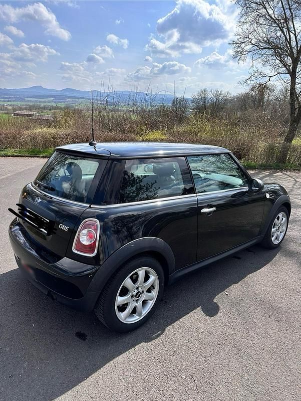 Gebraucht Mini ONE 75 PS (55 kW) 2011 Schwarz Kleinwagen