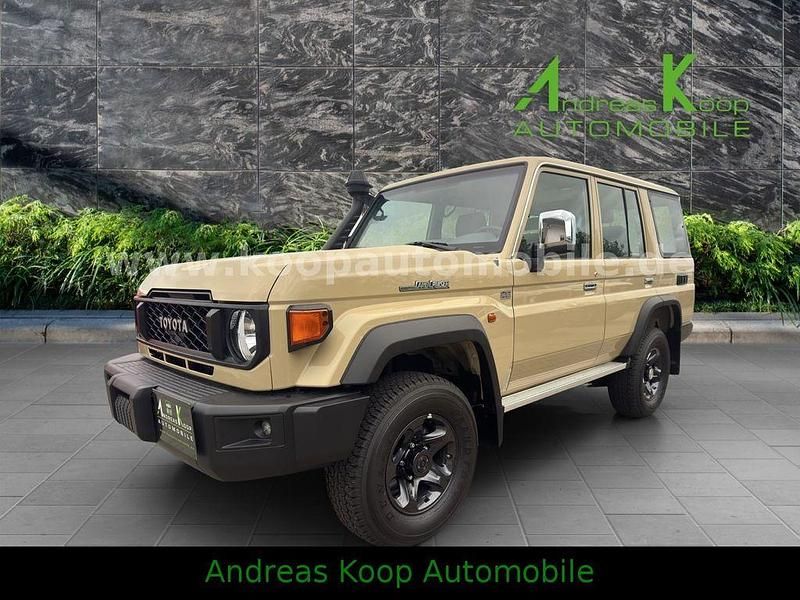Beige Neu 2025 Toyota Land Cruiser SUV | 76.980 € - Bild 1/4