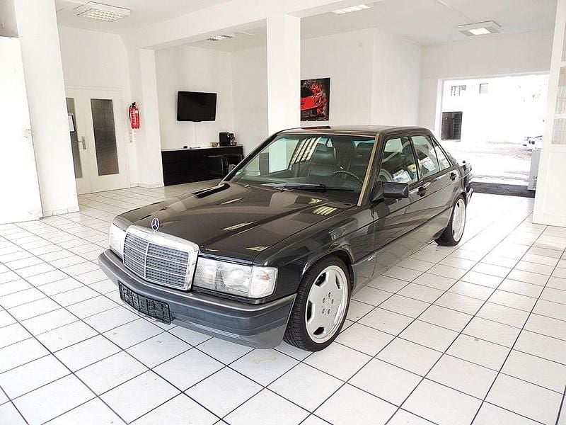 Gebraucht Mercedes 190 Sportline 118 PS (86 kW) 1990 Schwarz Limousine