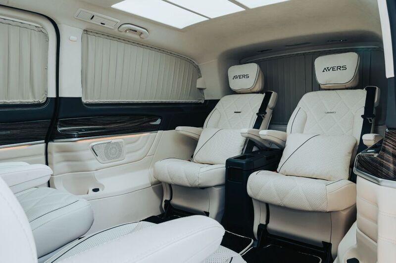 Schwarz Gebraucht 2024 Mercedes V300 Van / Kleinbus | 184.450 € - Bild 1/4