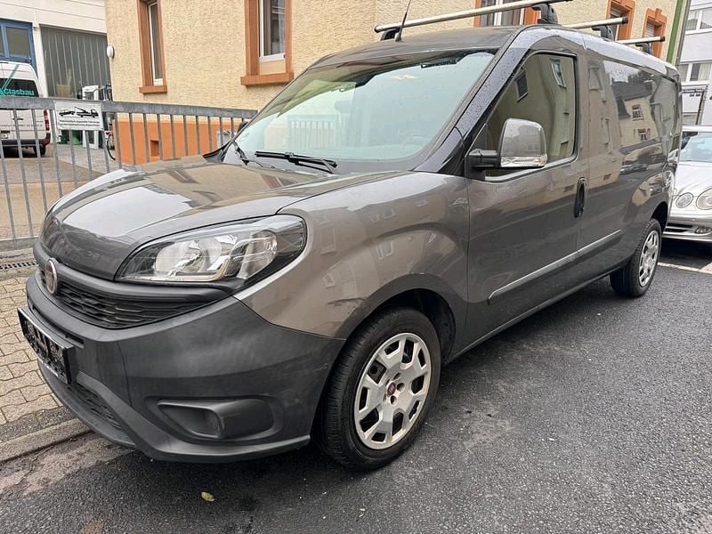 Grau Gebraucht 2019 Fiat Doblò Van / Kleinbus | 6.950 € (Superpreis) - Bild 1/4