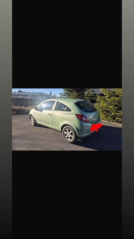 Grün Gebraucht 2009 Opel Corsa Kleinwagen | 2.100 € (Guter Preis) - Bild 1/4