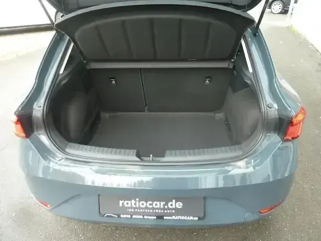 Gebraucht Seat Leon Style 150 PS (110 kW) 2024 Fjord blau Limousine