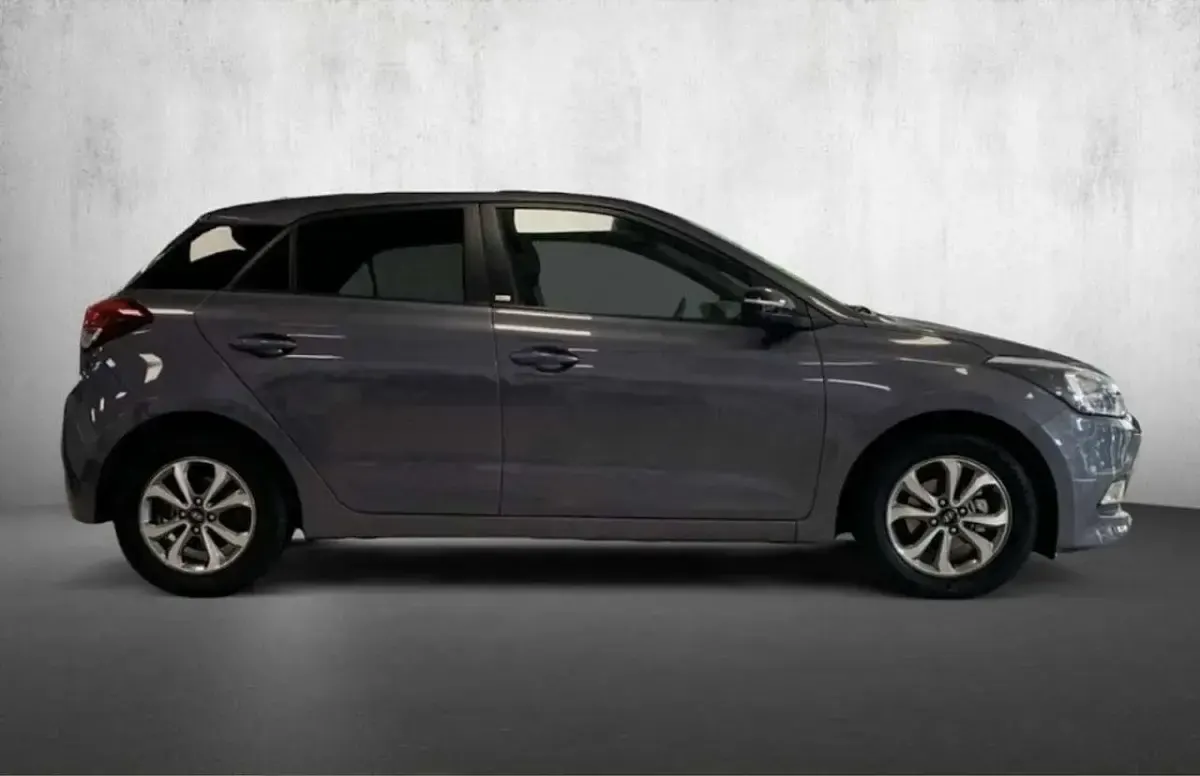 Gebraucht Hyundai i20 Edition 90 PS (66 kW) 2017 Grau Limousine
