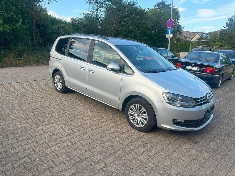 Gebraucht VW Sharan Trendline 150 PS (110 kW) 2019 Silber Van / Kleinbus