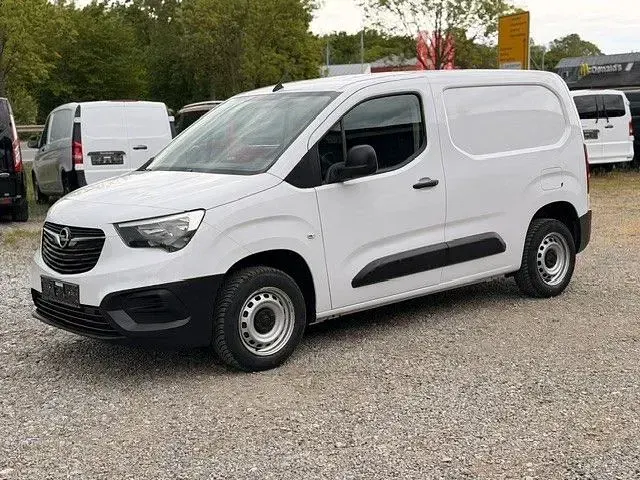 Używany Opel Combo 102 KM (75 kW) 2023 Biały Minivan