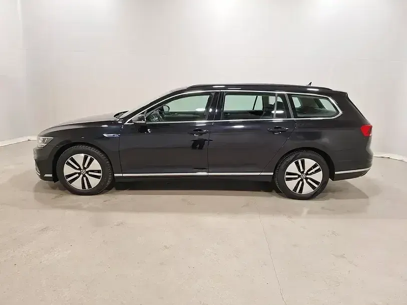 Używany VW Passat GTE 218 KM (160 kW) 2022 Czarny Kombi