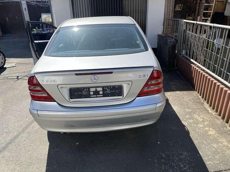 Silber Gebraucht 2001 Mercedes C220 Elegance Limousine | 2.800 € (Fairer Preis) - Bild 1/4