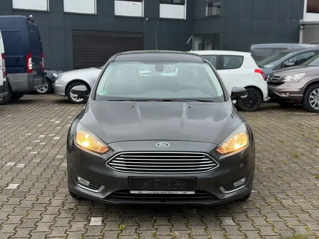 Usata Ford Focus Titanium 125 CV (91 kW) 2017 Grigio Berlina