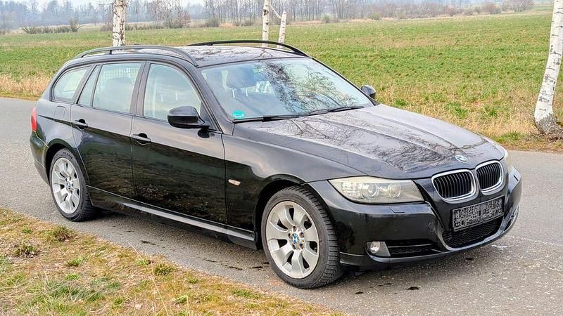 Gebraucht BMW 320 Sport Line 177 PS (130 kW) 2010 Schwarz Kombi