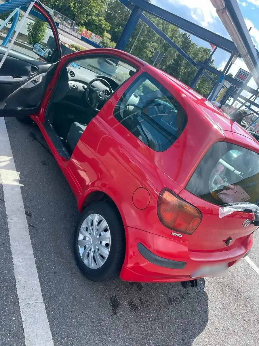 Gebraucht Toyota Yaris 65 PS (47 kW) 2004 Rot Kleinwagen